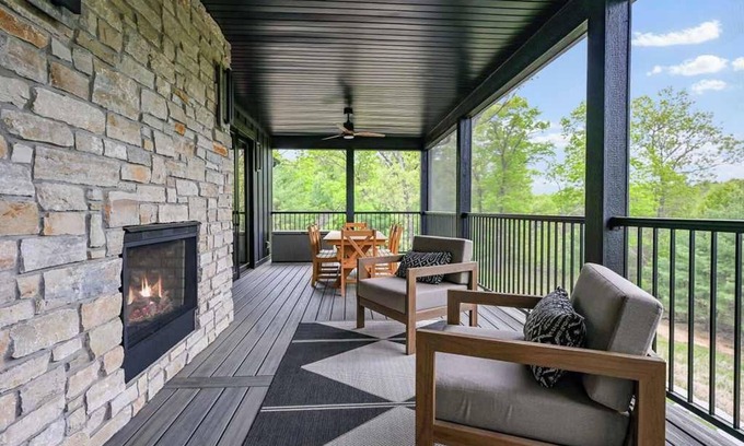 Nekoosa House | 6BR Sand Valley Lodge with Hot Tub Bar & Putting Green