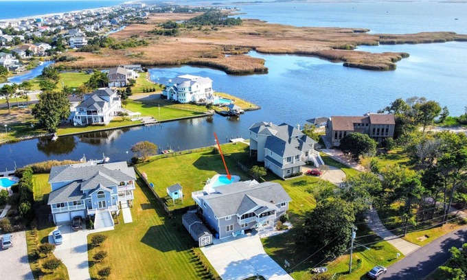 Sandbridge House | 6BR steps to beach, heated pool, EVcharger, 2Kings