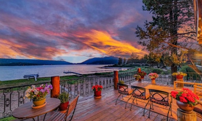 Fawnskin Cabin | 7 Bedroom/15 Beds, 6000 SQFT Log Cabin- Game Room, Golf, Lakefront with Dock