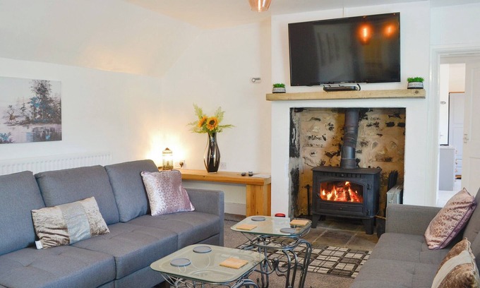 Brampton Cottage | 7 bedroom accommodation in Halton Lea Gate, near Brampton