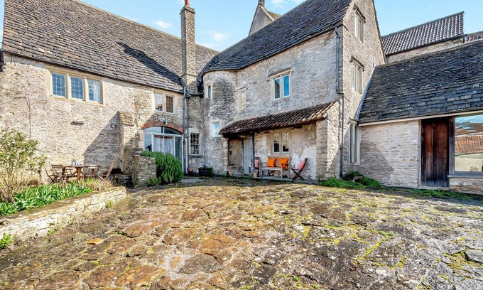 Norton St. Philip Cottage | 7 bedroom accommodation in Norton St. Philip, near Bath