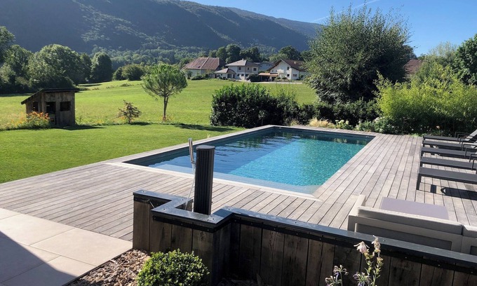 Seynod House | 7 Bedroom Private vacation home in Annecy