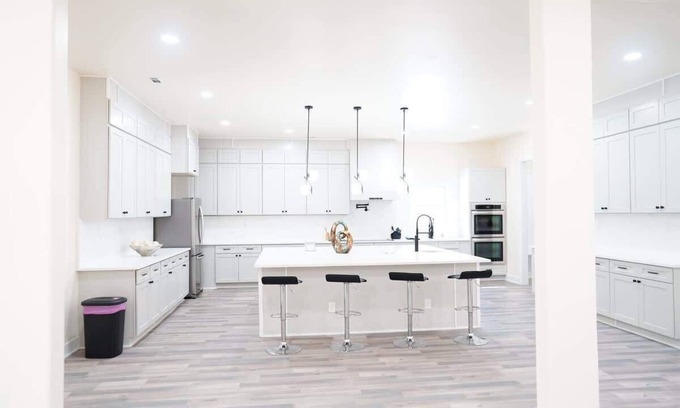 Fayetteville House | 7 Bedroom Retreat - Perfect For Large Groups