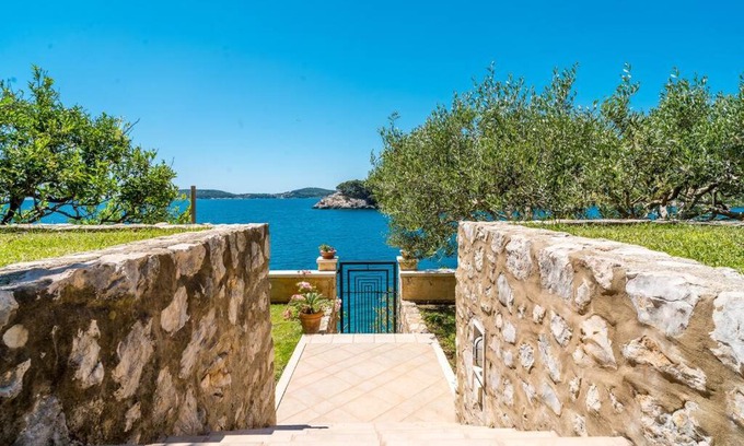 Stikovica Villa | 7-Bedroom Villa Sí with Private Sea Access
