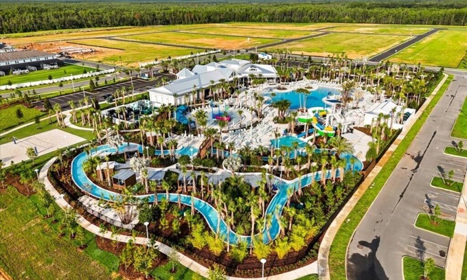 Four Corners House | 7 Bedrooms/4.5 Bathrooms/Windsor Cay (15794CC)