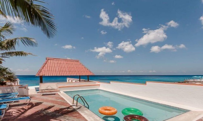 Zona Hotelera Norte House | 7 Bedrooms, Oceanfront, Bike Path to Town