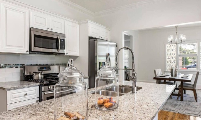 Pittsburgh House | 7-Bedrooms! Spacious House near Downtown w/Parking