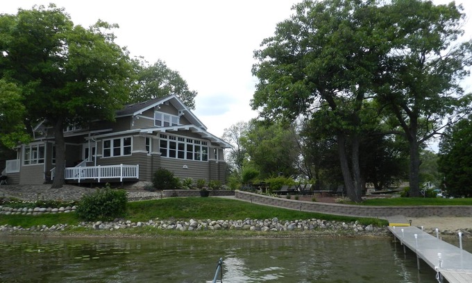 Powers Lake House | 7 BR Retreat Lake Estate - 3 Huge Family Rooms *Sleeps 22 in Beds*