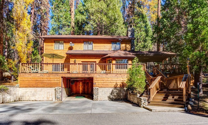 North Wawona Cabin | (7) Cedar Lodge at The Redwoods In Yosemite