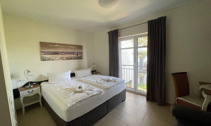 Karlshagen House | 7 double rooms french balcony - Usedom Bike - Hotel Max & Anna