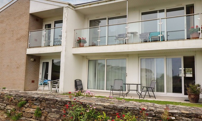 Mawgan Porth Cottage | 7 EUROPA COURT, pet friendly, country holiday cottage in Mawgan Porth
