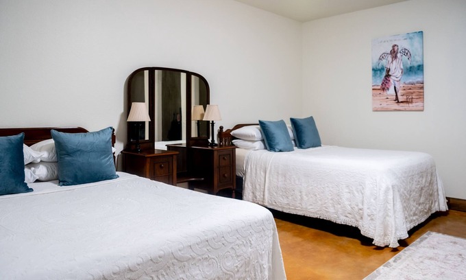 Brenham Apartment | #7: Horse Oasis - 73 Acres - Queen Beds -10min to Round Top