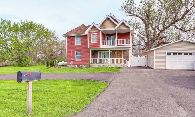 Sandusky House | 7 Mi to Cedar Point: Retreat w/Hot Tub & Gazebo