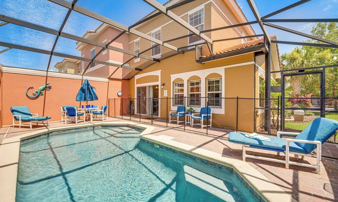 Lake Berkley House | 7 Mi to Disney: Kissimmee Poolside Paradise!