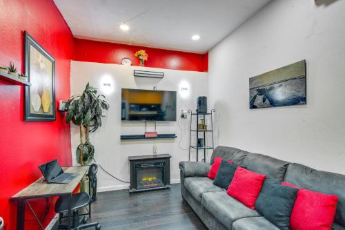Dallas Apartment | 7 Mi to Downtown Dallas WFH-Friendly Studio