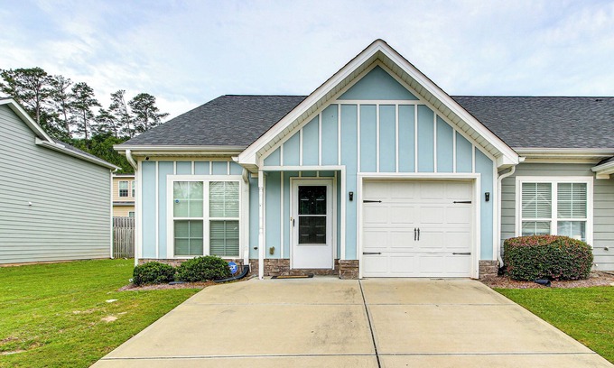 Grovetown House | 7 Mi to Dtwn Augusta: Townhome Near Shops & Eats!
