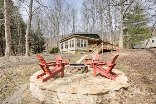 Hayesville House | 7 Mi to Lake Chatuge Creekside Cabin with Decks!