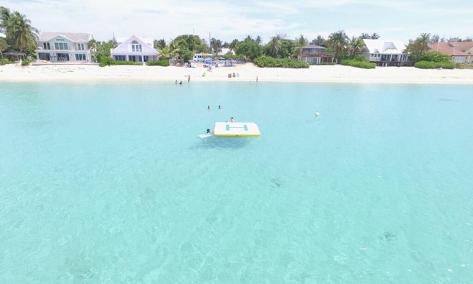 West Bay Condo | 7 Mile Beach Condo with Pool View and Rooftop