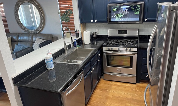 Mount Wilson House | 7 miles to downtown LA quiet safe home with 2 car garage .