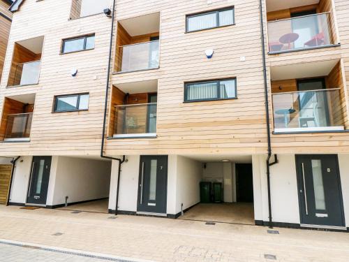 Hythe House | 7 Ocean Gateway