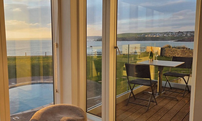 Burgh Island Cottage | 7 OCEAN'S EDGE, family friendly, with pool in Thurlestone