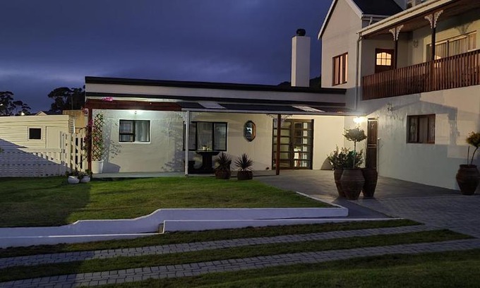 Bredasdorp House | 7 on South