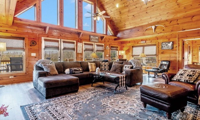 Rutherfordton Cabin | 7 person new HOT TUB at Stunning Log Cabin 4 bed 4 full bath 5 min to TIEC