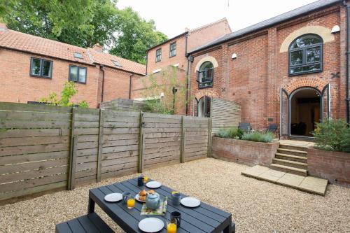 Fakenham House | 7 Swan Court