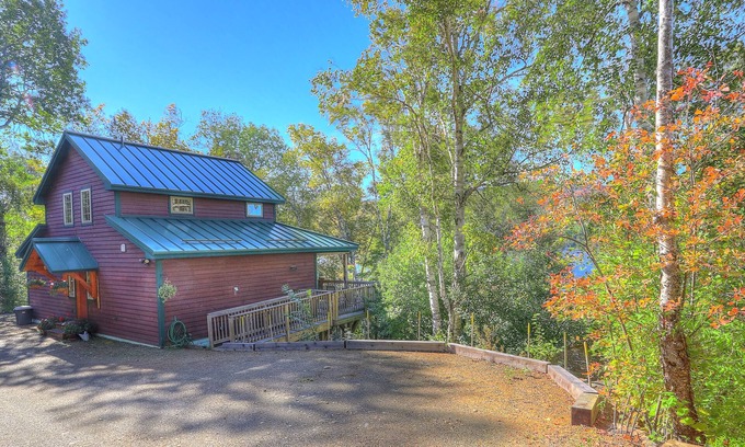 Rangeley House | 7 Terraces Way - Beautiful, brand new home near the Terraces cottage community