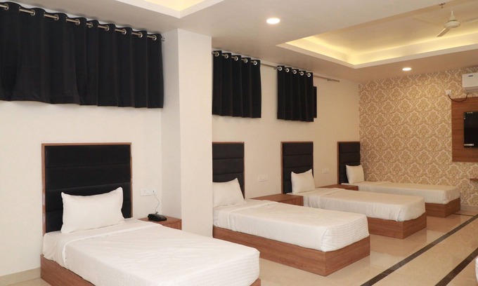 Jabalpur Hotel | 7 VACHAN LAWNS AND BANQUET