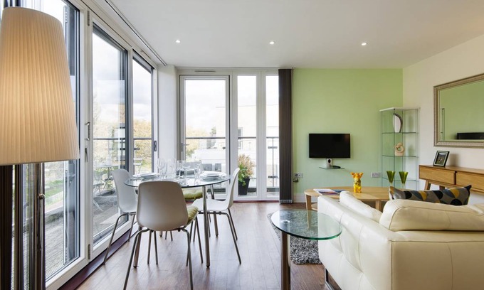 Bow West Apartment | 70 m² Apartment ∙ 2 bedrooms ∙ 4 guests