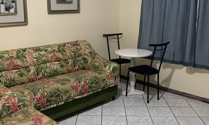 Praia do Morro Apartment | 70 meters from the beach sand - 2 bedroom apartment - covered garage - wifi - Netflix!