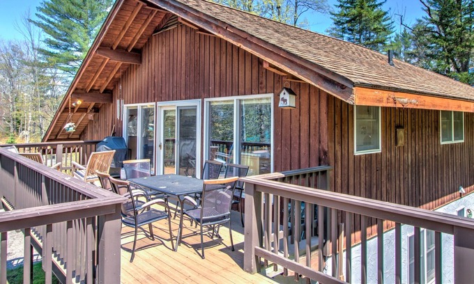 Londonderry Ski Chalet | 70's Style Ski House on Magic Mountain