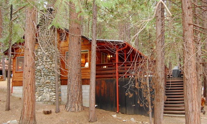 North Wawona Cabin | (70) Simmons Den at The Redwoods In Yosemite