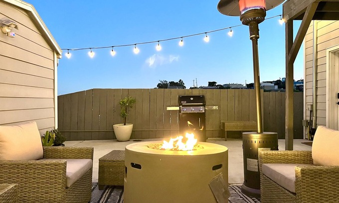 Bayview House | 700+Mbps Wifi | Downstairs Space | Backyard BBQ