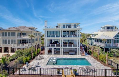 Isle of Palms House | 710 Ocean Boulevard AvantStay Oceanfront Private Pool Rooftop Deck