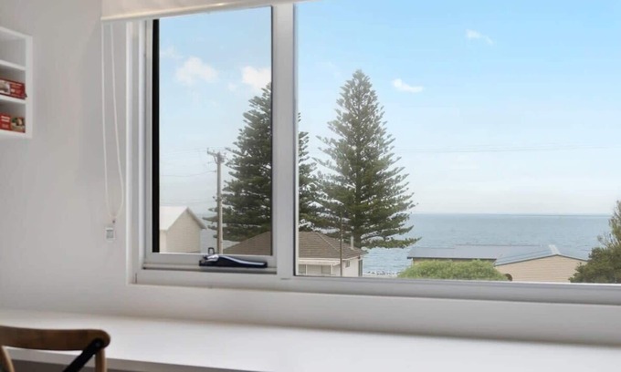 Hayborough House | 72 Seagull Ave Chiton