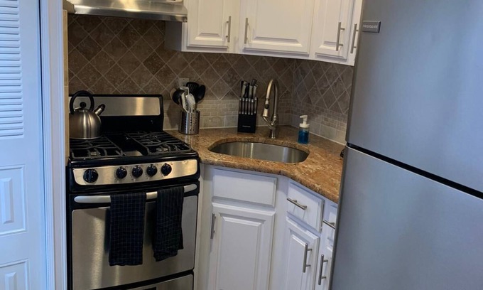 Union City Apartment | 725 13th #3 · The comfy Spot 2bed Apt/25 min to Time Square