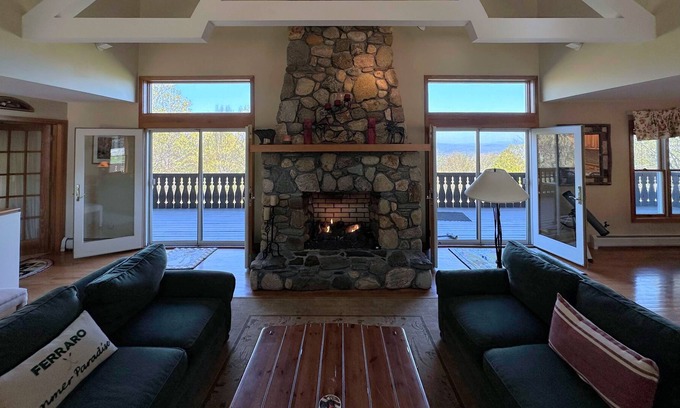 Franconia House | 72WT Cannon Mountain Family retreat with big views and tons of space!