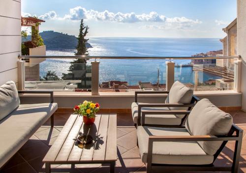Ploce Apartment | 73 Stairs Apartment
