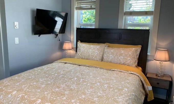 Vancouver South House | 7388-Bright, Private, 2-Story, Laneway House