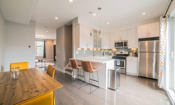 Fairmount Apartment | 755 Unit D 2 Bedroom Home in Fairmont w Roofdeck and Balcony