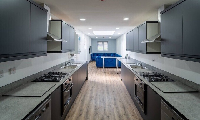 Selly Oak House | 76 Bournbrook Road Equipped Studios Near QE