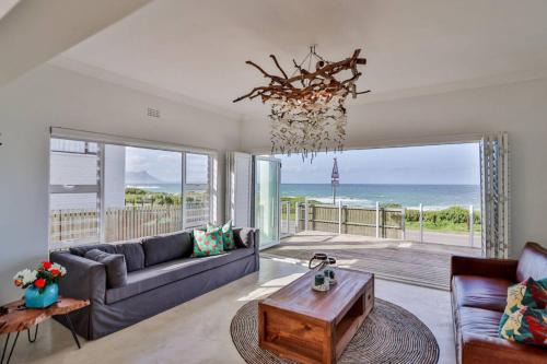 Kleinmond House | 78 Beach Road - Seafront luxury bliss