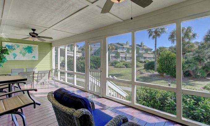 Isle of Palms Apartment | 7C Mariners Walk by AvantStay | Beautiful Porch, Easy Access to Pool + Beach