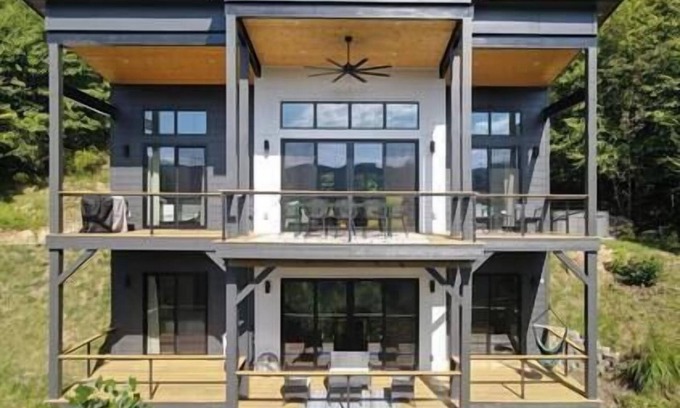 Clyde House | 7Ridge - Hot Tub & Stunning View