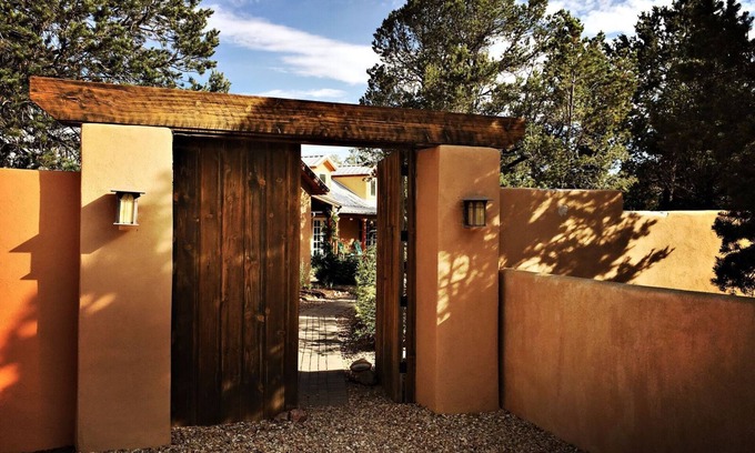 Canoncito House | 7th Nt Free Lux SantaFe AdobeMtn Theme w/casita outdoorliving10+Yrs SuperHost