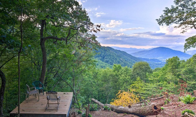 Spruce Pine Cabin | 8 Acres + Hiking Trails: Little Switzerland Escape