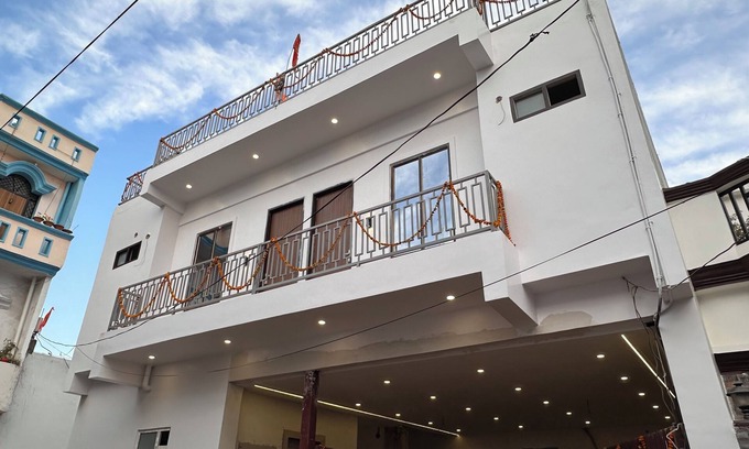 Mohangarh Hotel | 8-bedroom hotel in wonderful Lucknow with WiFi, AC