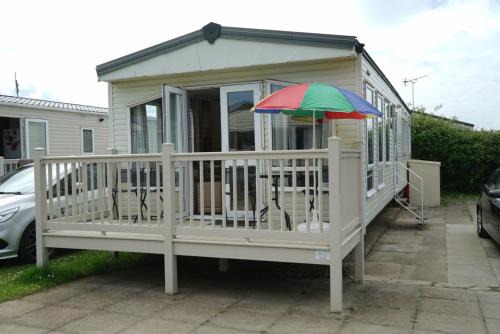Hunstanton Ski Chalet | 8 berth caravan at manor park hunstanton free wifi